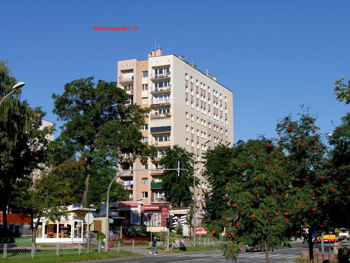 Lokum Seminaryjska Apartament Z Darmowym Parkingiem キェルツェ エクステリア 写真